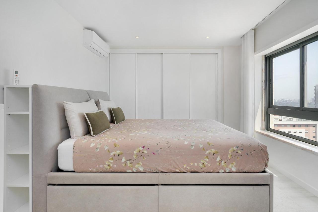 Whome Family Condo - Urban Retreat With Parking, Ac, Elevator In Great Location Lisbon Bagian luar foto