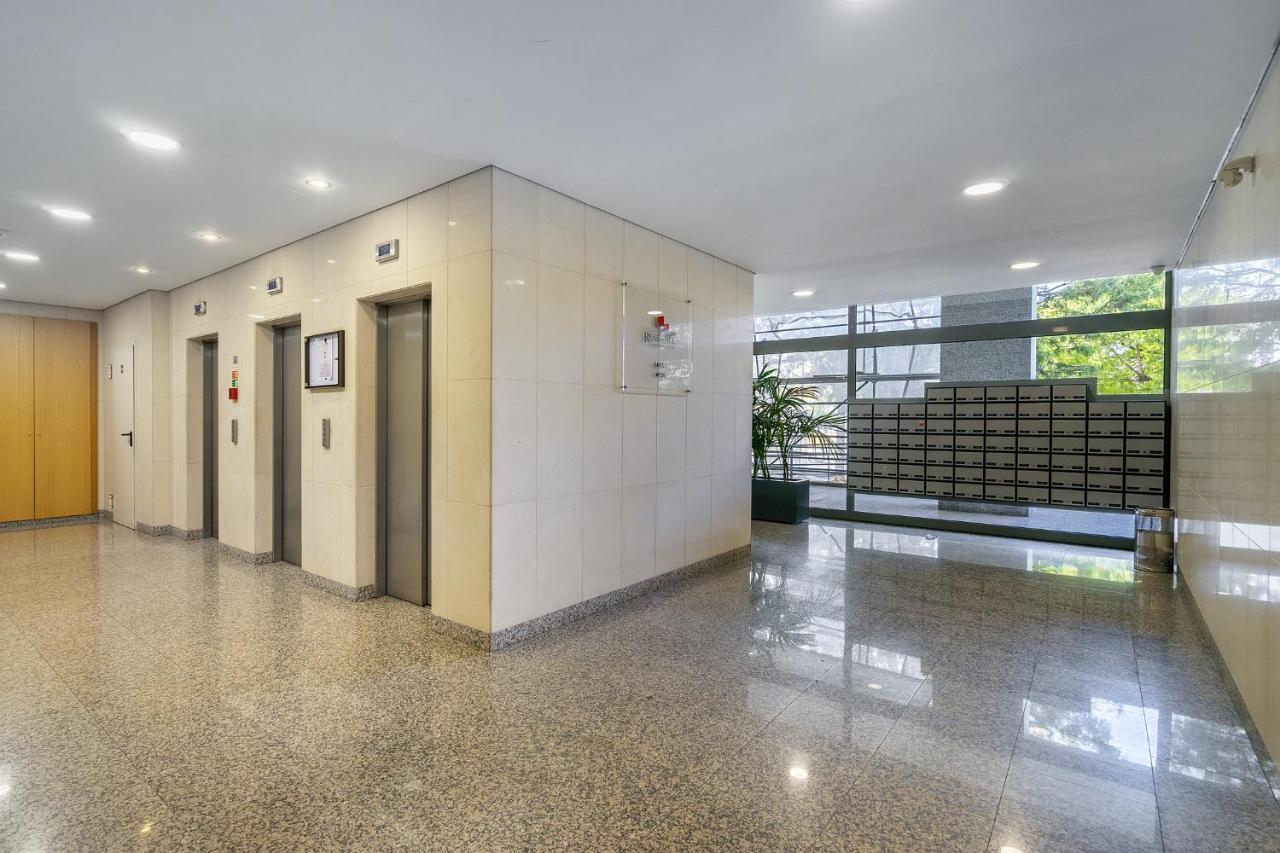Whome Family Condo - Urban Retreat With Parking, Ac, Elevator In Great Location Lisbon Bagian luar foto
