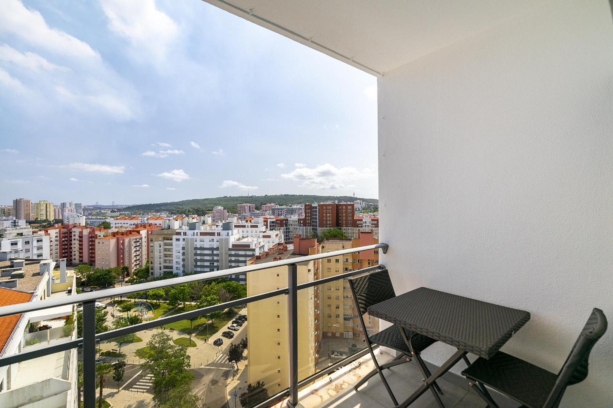 Whome Family Condo - Urban Retreat With Parking, Ac, Elevator In Great Location Lisbon Bagian luar foto